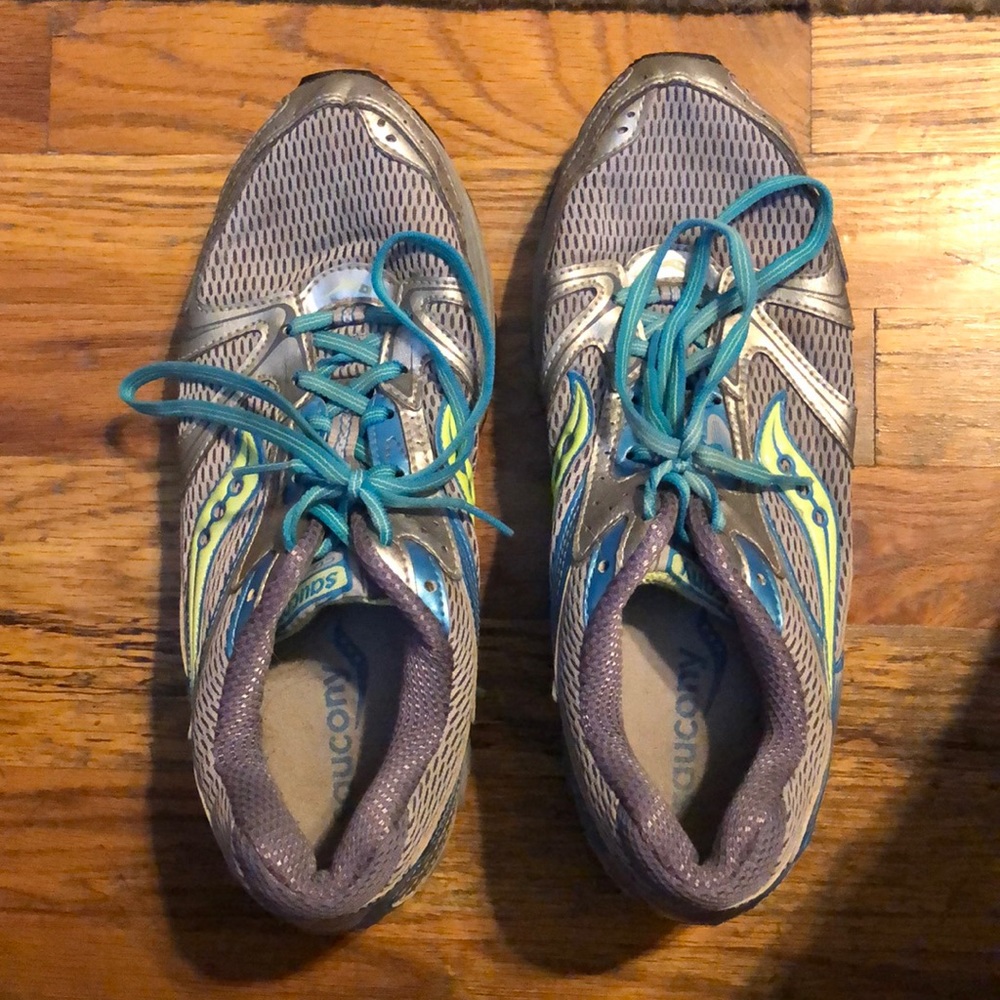 Saucony tennis shoes